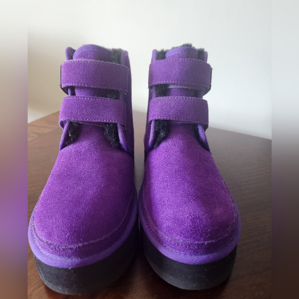 UGG Kids sz 4 Suede Platform Boots